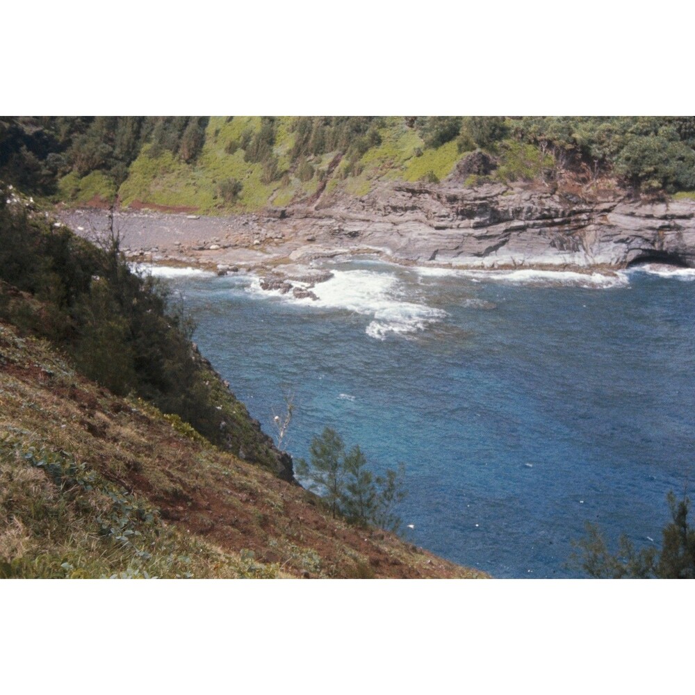 1960s Kodak 35mm Slide Hawaii Travels, rugged coastline of Kauaʻi, Hawaii (5) - Picture 1 of 1